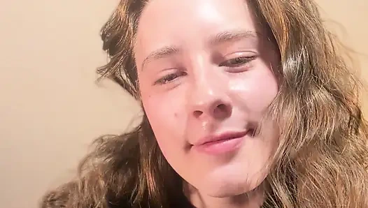 Kamera Merceğinin Her Yerine Mastürbasyon Yapıyor Ve Boşalıyor