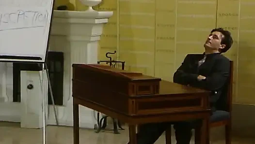 Almanya'dan bu mükemmel sarışın kızın sıkı anal deliğinde sikilmesini izle