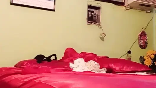 Çekici bekar kadın onun oyuncağı