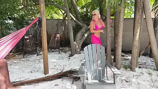 Orta yaşlı seksi kadın Tatiana Miami'de büyük d şapkalıyla vahşi seks yapıyor bölüm 1