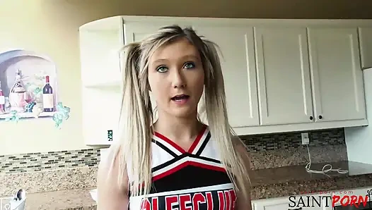 April Mike'a Özel Bir Amigo Rutini Veriyor