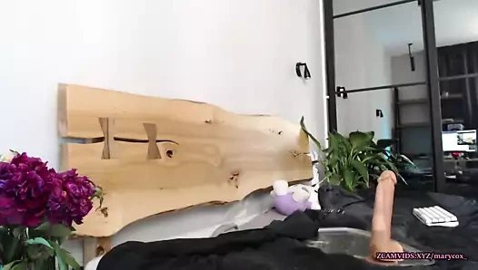 Bir yapay penis üzerinde kovboy kızın kapanış görünümü