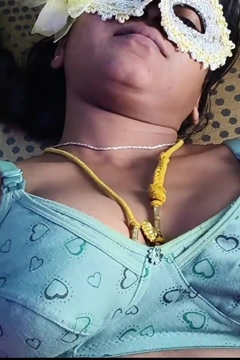 Sert sikiş ve amcığının içine boşalma erkeklerin tadını çıkarıyor