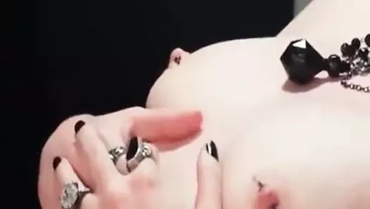 Seksi piercinglerim dövmeli ve deldi alt bebeğim meme uçları bitti
