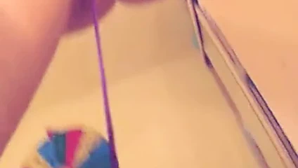 Sıkı götlü am frikiği kabarık amcık dudakları küçük memeler sert meme uçları