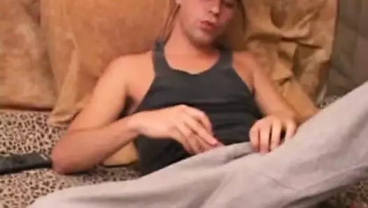 Vincenzo yüzüne boşalıyor