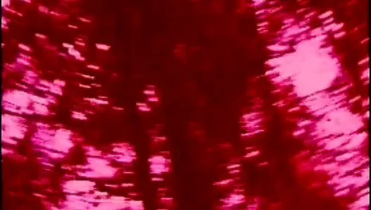 Doğal saçlı sarışın Alman ateşli anne nostaljik olarak paylaşılıyor