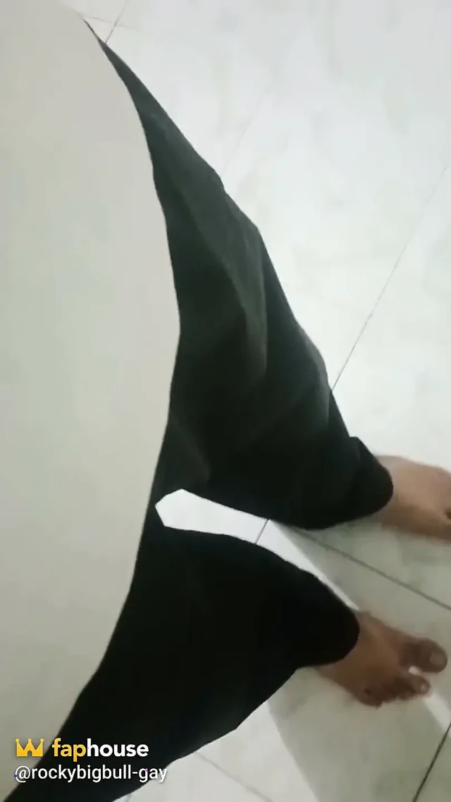 Hintli büyük boğa solo - kalın yarak ve ağır boşalma
