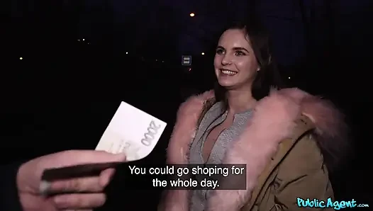Агент - 20-летняя студентка Taylee Wood светит ее большими сиськами
