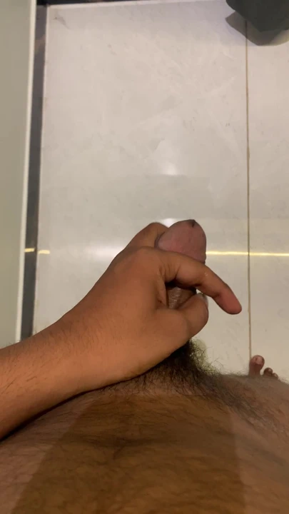 Büyük yaraklı blacky sikişmek istiyor