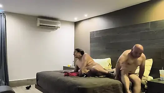 Motel kaçamağı 2 kız arkadaşım beni memnun ediyor