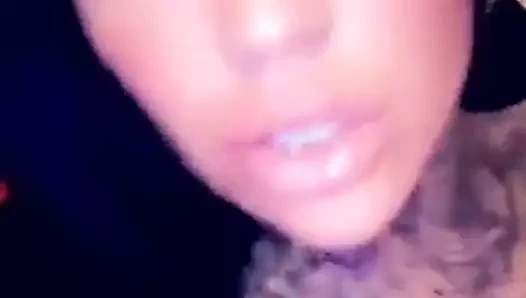 ön dövmeler yağlanmış