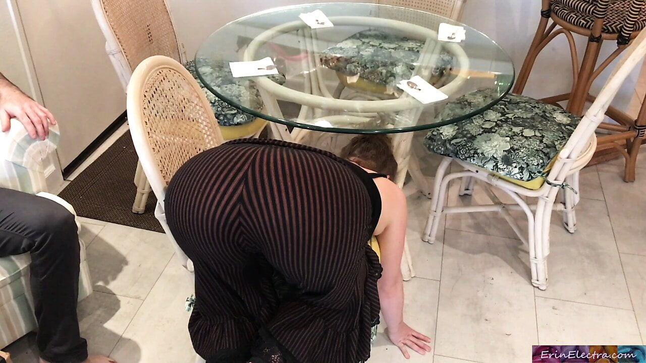 Üvey anne masanın altında sıkıştı - erin electra