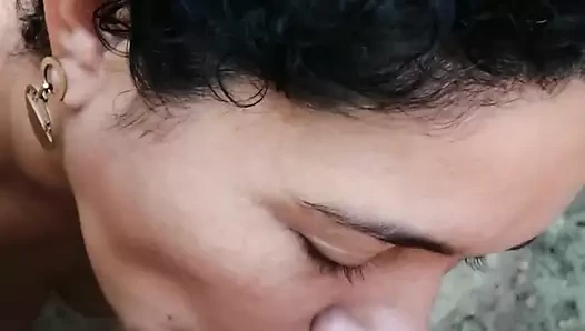 Dulce Mirada Mientras Lo Chupa