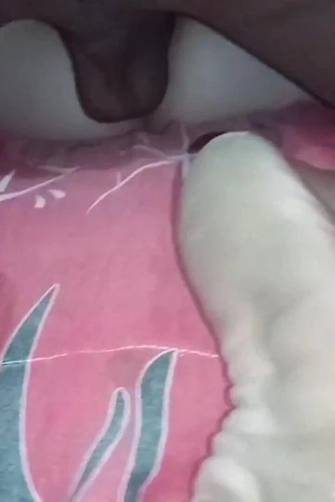 Seks bağımlısı evli kadın arkadaşını alıyor