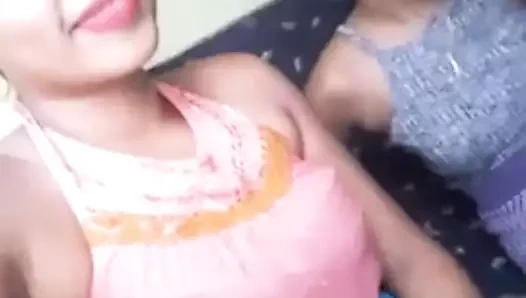 Seksi kız selfies yapıyor.mp464.7m