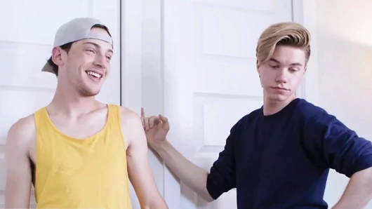 Twink Trade - azgın üvey babalar Rocky Vallarta ve Markus Kage cinsel ilham kaynağı olarak twink üvey oğullarını kullanıyor