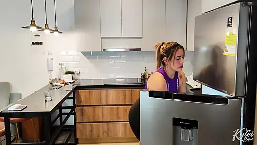 İri göğüslü latinler antrenmana gitmeden önce vahşi ve sert bir lezbiyen üçlü seks yapıyor!
