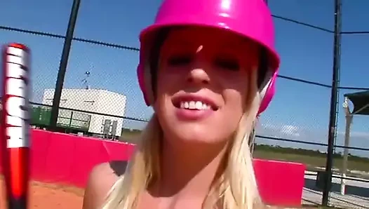 Eden Adams her türlü yarağı alan bir sürtük. Eden Adams, Lee Stone - sapık orta yaşlı seksi kadınlar