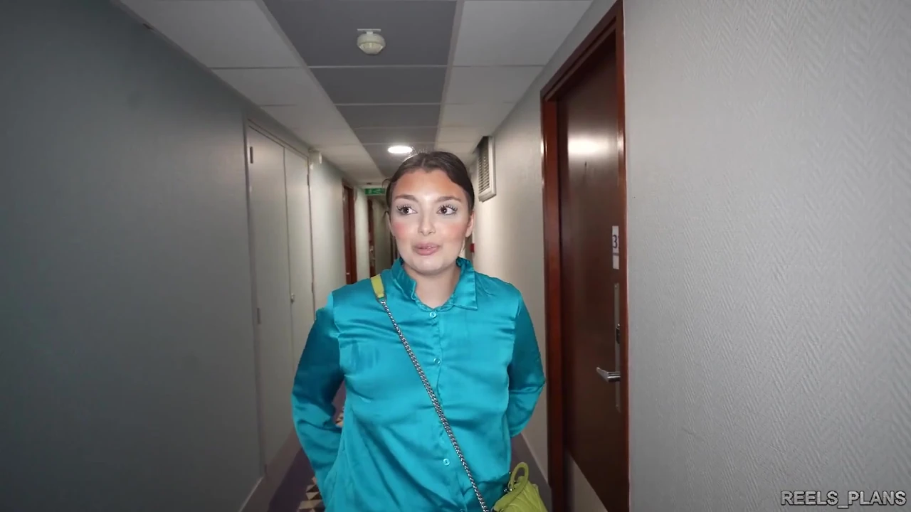 Big Ass French Arab Girl Gets Anal Fucked by Her Stepbrother’s Friend for a Computer!!!