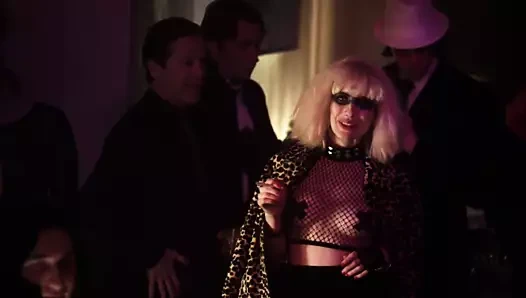 Emma roberts - ''milyarder çocuk kulübü''