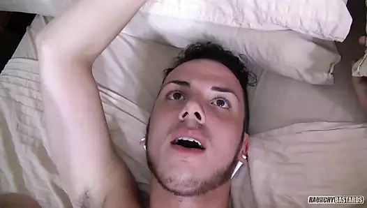 İki amcığın boşa gitmesine izin verme