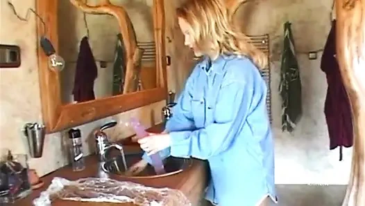 Kızlar yarak yemeyi ve büyük yaraklarla götten sikilmeyi seviyor