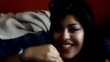 Kız yalama kırbaç krem ​​kapalı çük