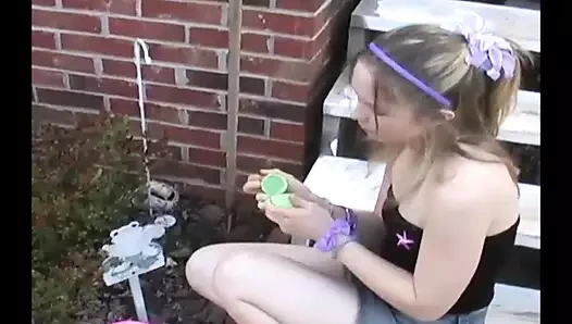 ben ödevimi yaparken eteğime bakma