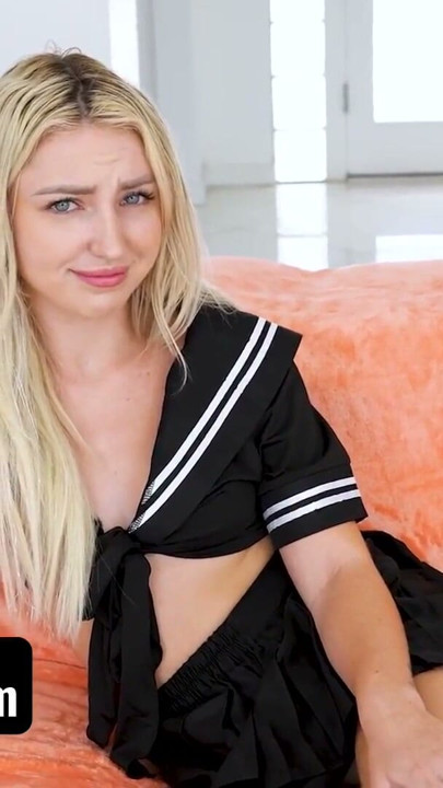 Üvey kız kardeşinin götüne iyi davran, büyük kardeş! Üvey kız kardeşin ilk anal seksi - tam film | Klip 1