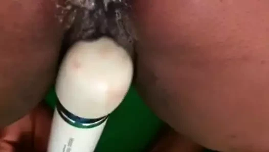 Titreşimli buttplug ile genç sürtük kremler