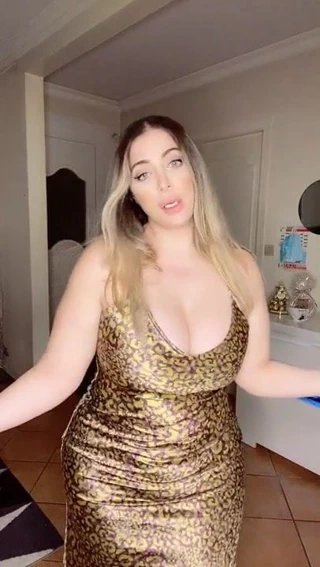 Faslı kız sarah seksi bir vücuda sahip 43