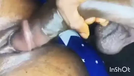 Afrikalı ıslak amcık elle muamele çektikten sonra sikiliyor