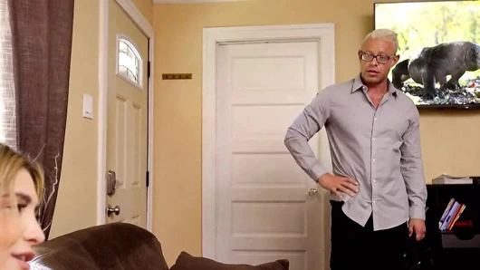 Bratty sis - üvey kardeşine ekstra iyi davranmak s7:e9