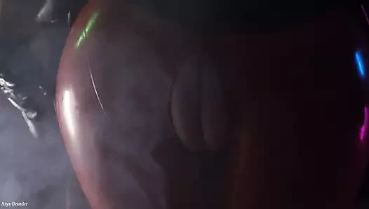 Seksi milf arya grander ile sıcak doğal göğüsler giyen lateks cadılar bayramı kostüm alay