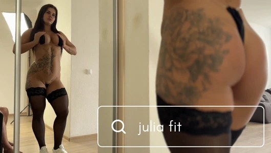 Siyah çoraplı ıslak amcıklı günahkar kız