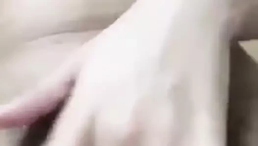 Hint kız kedi parmak