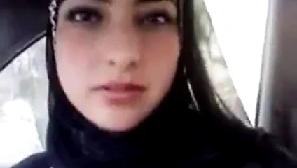 Büyük doğal Arap göğüsleri