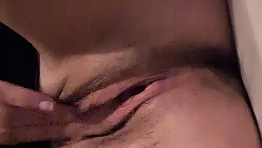 Amcığımla oynuyorum