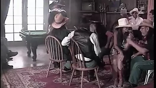 Sapık kovboy kız Gina Ryder kart masasında domalarak sikiliyor