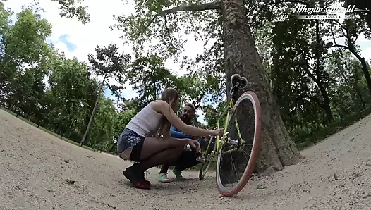 Sürtük Alice Maze Analy'yi sikiyor ve yumrukla sikiyor