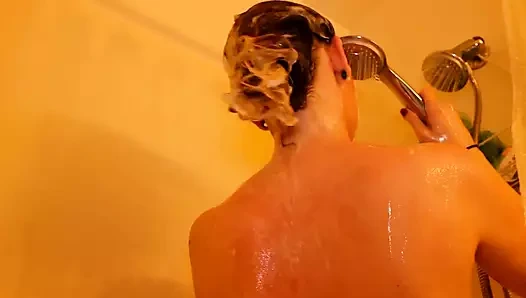 Yüze boşalma ile biten bakış açısı duşu