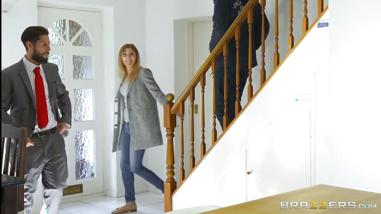 Brazzers - sarışın orta yaşlı seksi kadın Elicia Solis mutfağı keşfediyor ve danny'nin büyük yarağını domaltarak emiyor