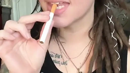 Sana duman üflüyor ve salya akıtıyor