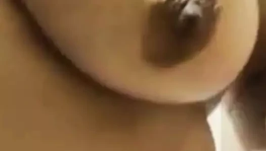 Riyanshi 30 yaşındaki Hintli kız arkadaş otelde soyunuyor - sarkık memeler ve orgazm kontrolü oyunu