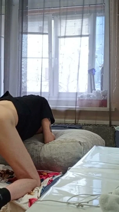 komşu siki sağdıktan sonra döl gelmeden önce derin oral yapıyor | Klip 1