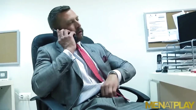 Menatplay - logan moore takım elbiseli götten sikiliyor sert sikiliyor