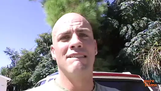 Sarışın büyük memeli üvey anne üvey oğlunun büyük yarağını keşfediyor