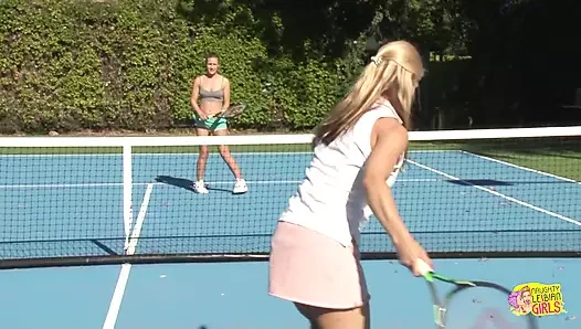 Bu Rus kızın uğruna yaşadığı şey lezbiyen kızların götünü genişletmek ve sikmek