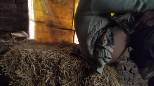 Jangal ki jhopdi me girlfriend ke sath mangal kiya xxx video Desi outdoor sex gf bf sex